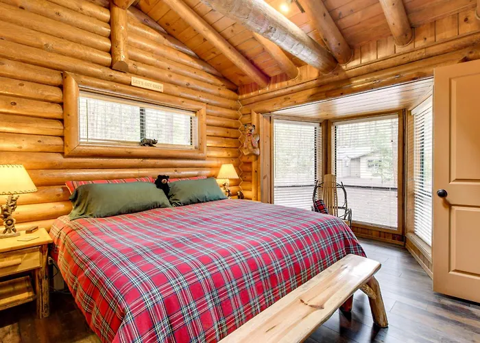 Near Fishing & Hiking: Log W/ Deck! Holiday home Pinetop-Lakeside